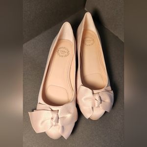 NWOT I. Miller womens 5 light pink satin flat with bow on toe.